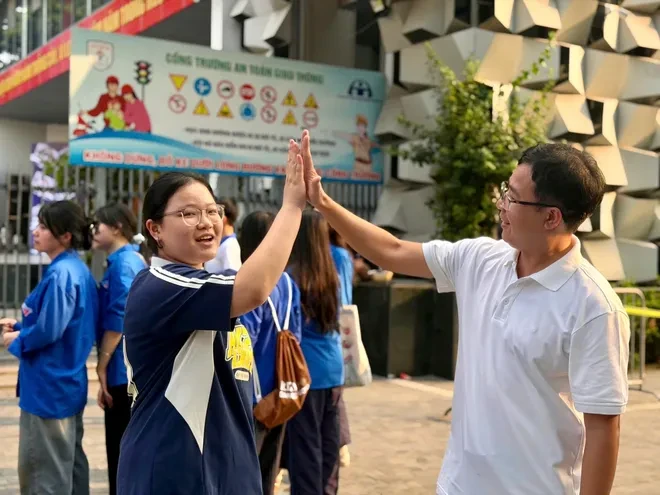 Kỳ thi lớp 10 Hà Nội khép lại: Thí sinh nhẹ nhõm, phụ huynh lên kế hoạch cho con nghỉ ngơi Kỳ thi lớp 10 Hà Nội khép lại: Thí sinh nhẹ nhõm, phụ huynh lên kế hoạch cho con nghỉ ngơi