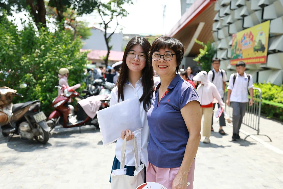 Kỳ thi lớp 10 Hà Nội khép lại: Thí sinh nhẹ nhõm, phụ huynh lên kế hoạch cho con nghỉ ngơi Kỳ thi lớp 10 Hà Nội khép lại: Thí sinh nhẹ nhõm, phụ huynh lên kế hoạch cho con nghỉ ngơi