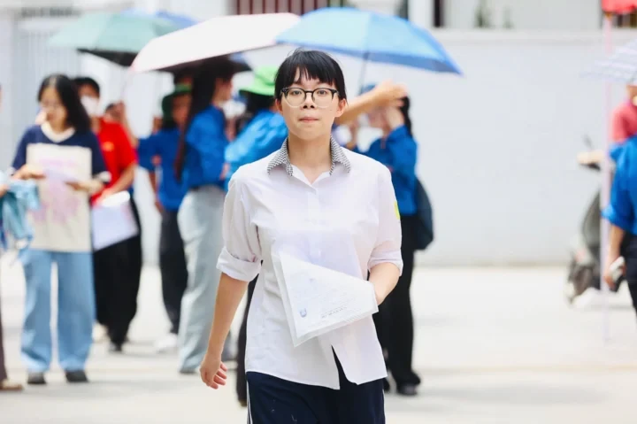 Lịch nộp lệ phí xét tuyển đại học 2026 từ 15/7: Thí sinh 34 tỉnh thành cần lưu ý Lịch nộp lệ phí xét tuyển đại học 2026 từ 15/7: Thí sinh 34 tỉnh thành cần lưu ý