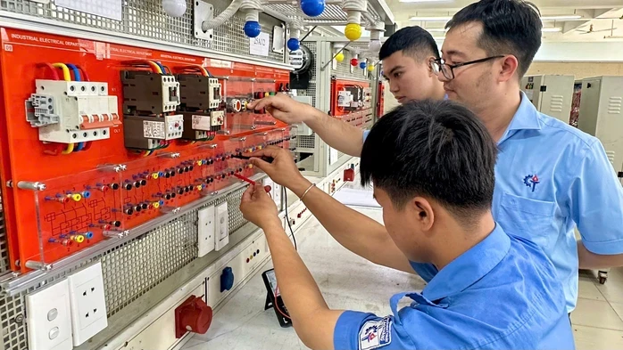 Lối đi thông minh cho người trẻ làm chủ công nghệ kỹ thuật Lối đi thông minh cho người trẻ làm chủ công nghệ kỹ thuật