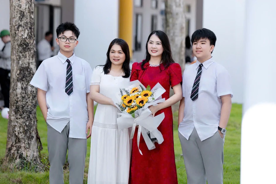 Lớp học có 33 học sinh đỗ trường chuyên, 2 em đạt thủ khoa thi lớp 10 Lớp học có 33 học sinh đỗ trường chuyên, 2 em đạt thủ khoa thi lớp 10