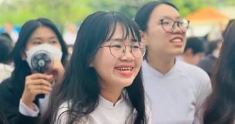 Một kỳ thi đại học sớm thu hút gần 140.000 thí sinh, cao kỷ lục