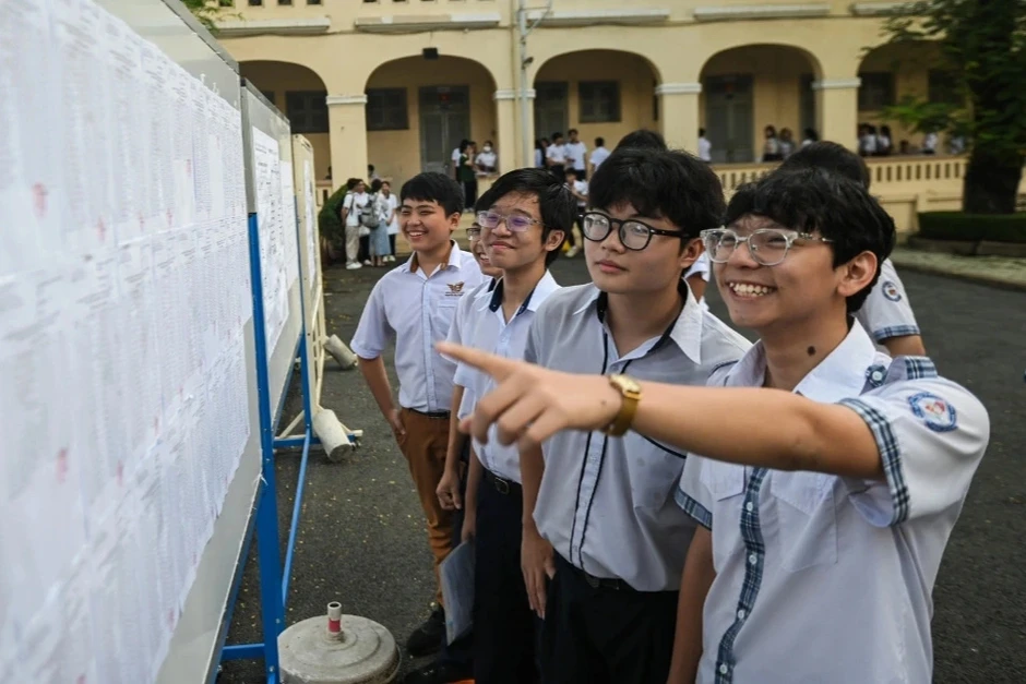 Một lớp chuyên chỉ có 4 học sinh thi đỗ