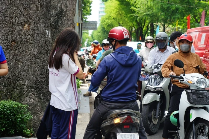 Mùa thi của con, nỗi lòng của cha mẹ Mùa thi của con, nỗi lòng của cha mẹ