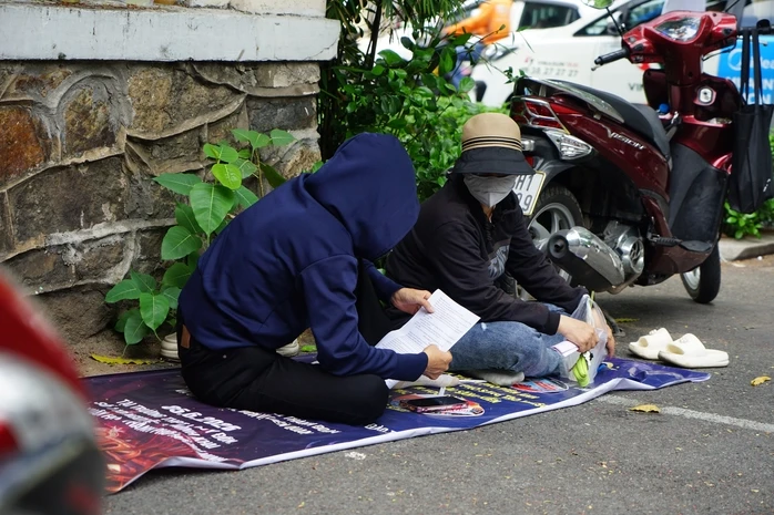 Mùa thi của con, nỗi lòng của cha mẹ Mùa thi của con, nỗi lòng của cha mẹ