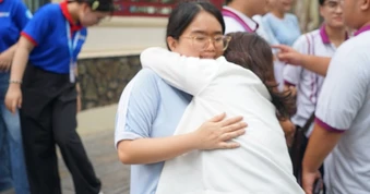 Mùa thi của con, nỗi lòng của cha mẹ