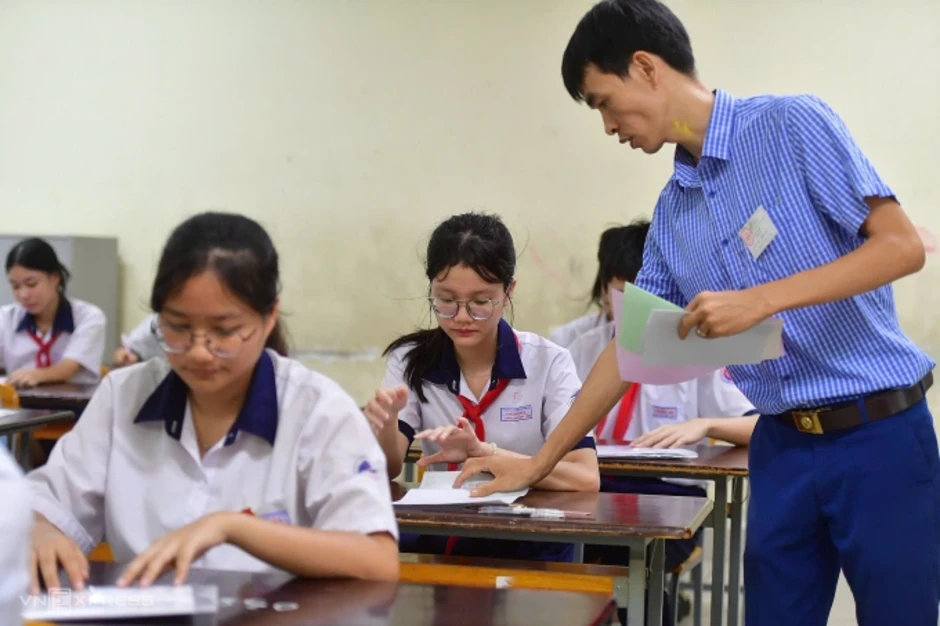 Nhiều đề Tiếng Anh thi lớp 10 ở TP HCM bị lỗi mờ, mất chữ Nhiều đề Tiếng Anh thi lớp 10 ở TP HCM bị lỗi mờ, mất chữ