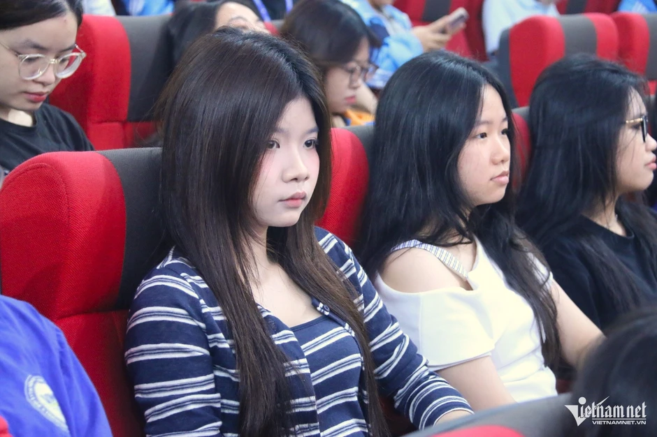 Nhiều sinh viên mới ra trường đạt mức lương 20 triệu đồng/tháng trở lên Nhiều sinh viên mới ra trường đạt mức lương 20 triệu đồng/tháng trở lên