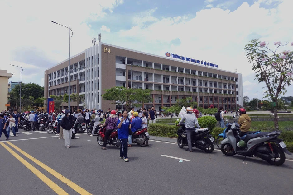 Nhiều thí sinh sốc với độ khó môn toán đề thi đánh giá năng lực đợt 2 Nhiều thí sinh sốc với độ khó môn toán đề thi đánh giá năng lực đợt 2