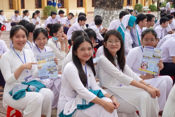 Nhiều trường ĐH tại TPHCM bắt đầu nhận minh chứng xét tuyển ĐH Nhiều trường ĐH tại TPHCM bắt đầu nhận minh chứng xét tuyển ĐH