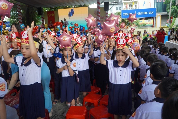 NÓNG: TP HCM "chốt' kế hoạch tuyển sinh các lớp đầu cấp với nhiều nội dung quan trọng NÓNG: TP HCM "chốt' kế hoạch tuyển sinh các lớp đầu cấp với nhiều nội dung quan trọng