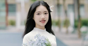 Nữ sinh đỗ 3 trường chuyên, giành 2 thủ khoa: Bí quyết từ người mẹ dạy văn