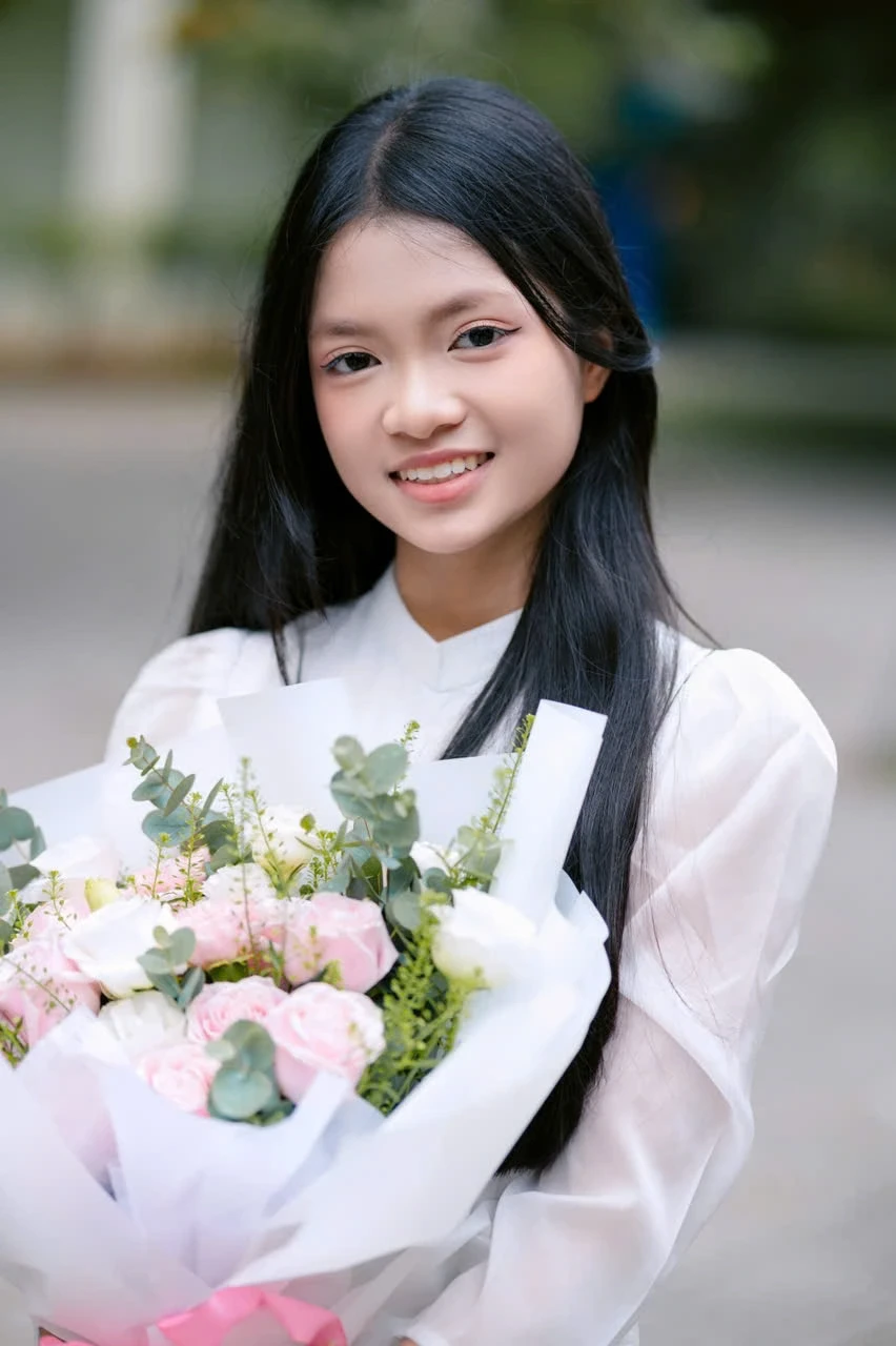 Nữ sinh Hà Nội giành "cú đúp" thủ khoa, làm điều đặc biệt sau kỳ thi lớp 10