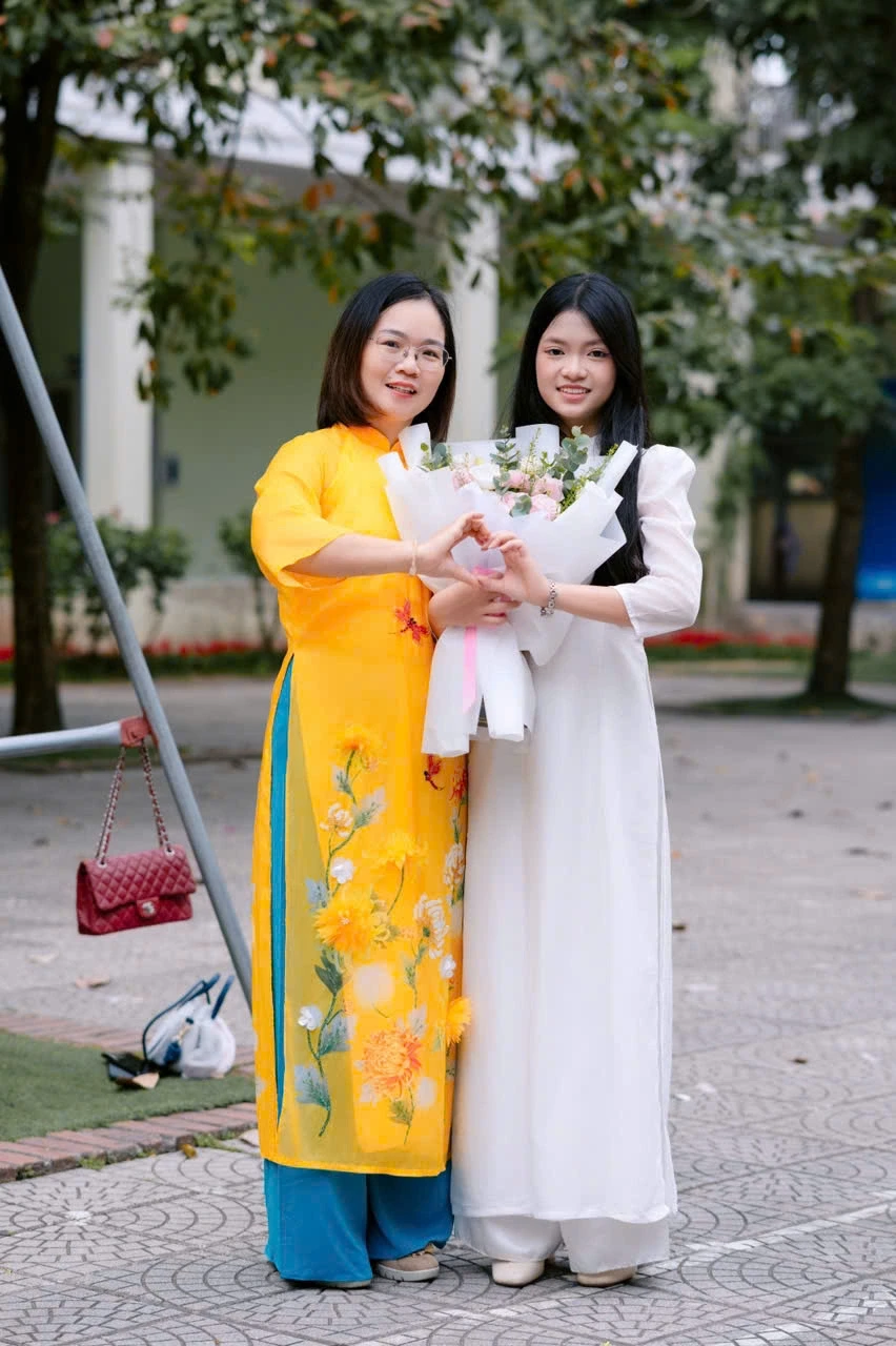 Nữ sinh Hà Nội giành "cú đúp" thủ khoa, làm điều đặc biệt sau kỳ thi lớp 10