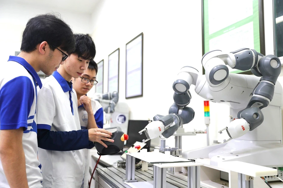 Phát triển ĐH Quốc gia Hà Nội theo mô hình đại học nghiên cứu tinh hoa Phát triển ĐH Quốc gia Hà Nội theo mô hình đại học nghiên cứu tinh hoa