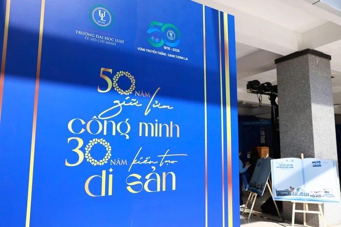 Phiên đấu giá gây quỹ gần 500 triệu tại trường ĐH Luật TPHCM có gì đặc biệt?