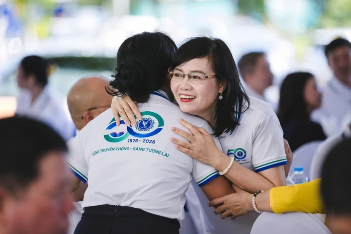 Phiên đấu giá gây quỹ gần 500 triệu tại trường ĐH Luật TPHCM có gì đặc biệt?