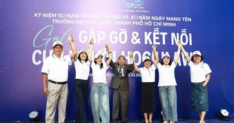 Phiên đấu giá gây quỹ gần 500 triệu tại trường ĐH Luật TPHCM có gì đặc biệt?