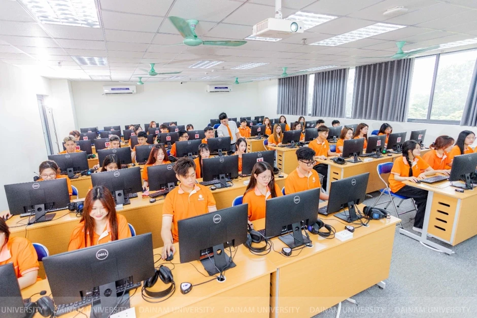 Quỹ học bổng 55 tỷ đồng cho tân sinh viên của trường Đại học Đại Nam Quỹ học bổng 55 tỷ đồng cho tân sinh viên của trường Đại học Đại Nam