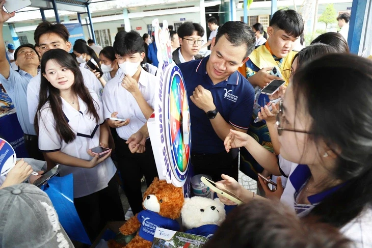 Sáng nay tư vấn tuyển sinh hướng nghiệp tại Cà Mau Sáng nay tư vấn tuyển sinh hướng nghiệp tại Cà Mau
