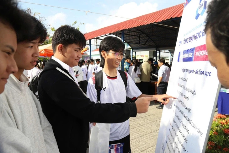 Sáng nay tư vấn tuyển sinh hướng nghiệp tại Cà Mau Sáng nay tư vấn tuyển sinh hướng nghiệp tại Cà Mau