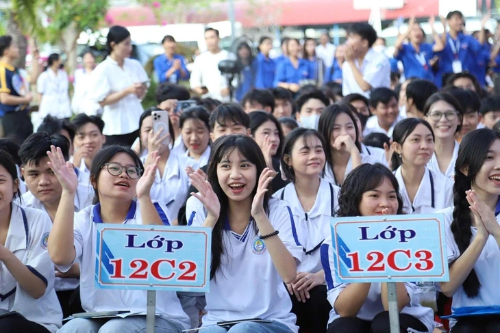 Sáng nay tư vấn tuyển sinh hướng nghiệp tại Cà Mau Sáng nay tư vấn tuyển sinh hướng nghiệp tại Cà Mau
