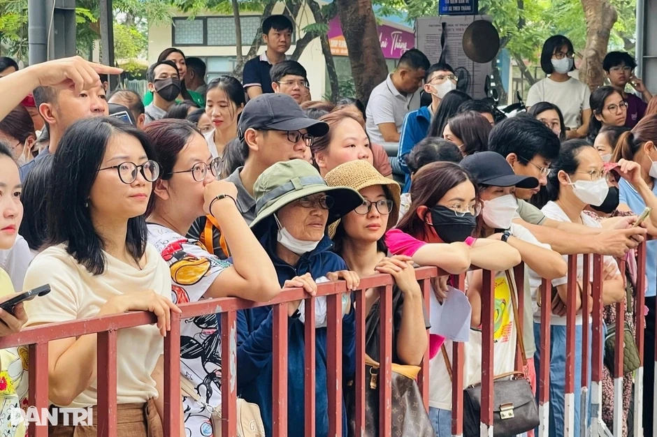 Sau nghỉ lễ 30/4, học sinh lớp 5 dồn dập thi vào lớp 6 trường điểm Sau nghỉ lễ 30/4, học sinh lớp 5 dồn dập thi vào lớp 6 trường điểm