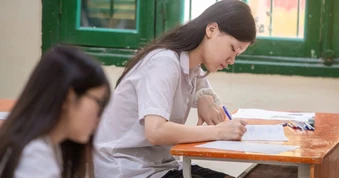 Sợ con không có suất học lớp 10 tư thục, phụ huynh lo đặt chỗ sớm