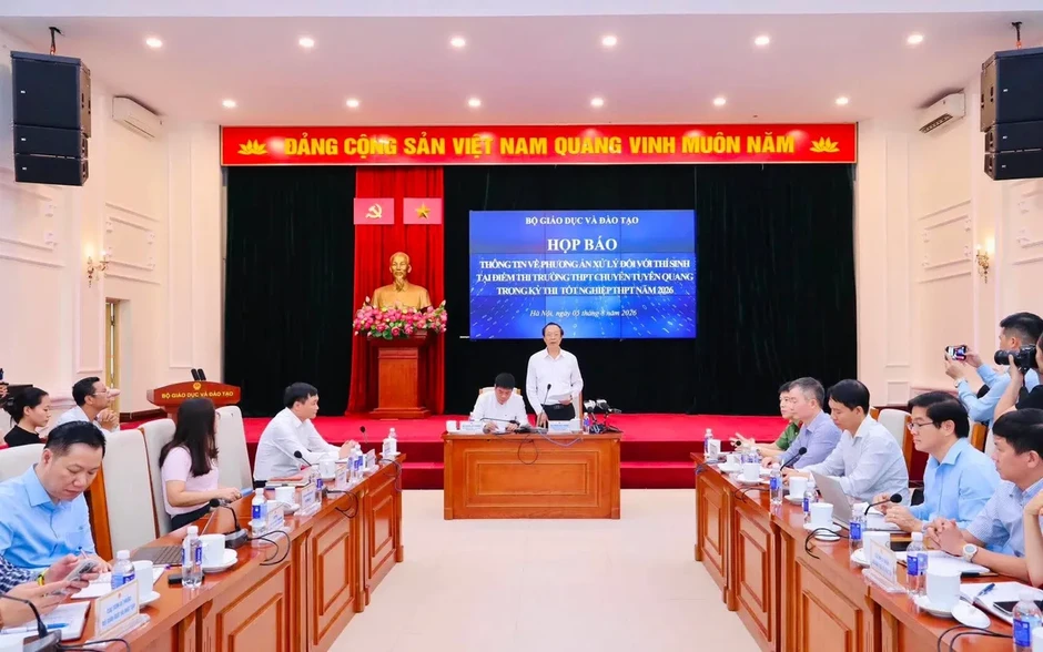 Thành lập Ban Chỉ đạo cấp tỉnh tổ chức thi lại tại điểm thi THPT Chuyên Tuyên Quang Thành lập Ban Chỉ đạo cấp tỉnh tổ chức thi lại tại điểm thi THPT Chuyên Tuyên Quang