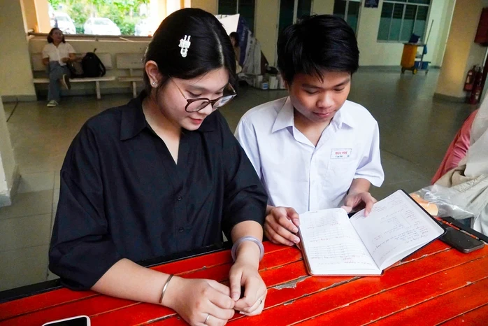 Thi đánh giá năng lực: Lượng thí sinh nhảy vọt 35%, ngành sư phạm tiếp tục "nóng" Thi đánh giá năng lực: Lượng thí sinh nhảy vọt 35%, ngành sư phạm tiếp tục "nóng"