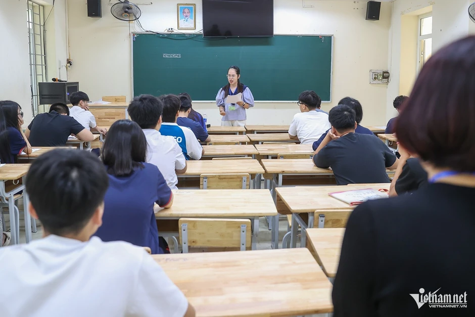 Thi lớp 10 Hà Nội: 401 thí sinh bỏ thi môn Ngoại ngữ, 2 em bị đình chỉ ngày đầu Thi lớp 10 Hà Nội: 401 thí sinh bỏ thi môn Ngoại ngữ, 2 em bị đình chỉ ngày đầu