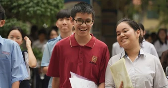 Thi lớp 10 TP.HCM: Thí sinh bất ngờ vì đề 'dễ', tự tin nắm 9 điểm