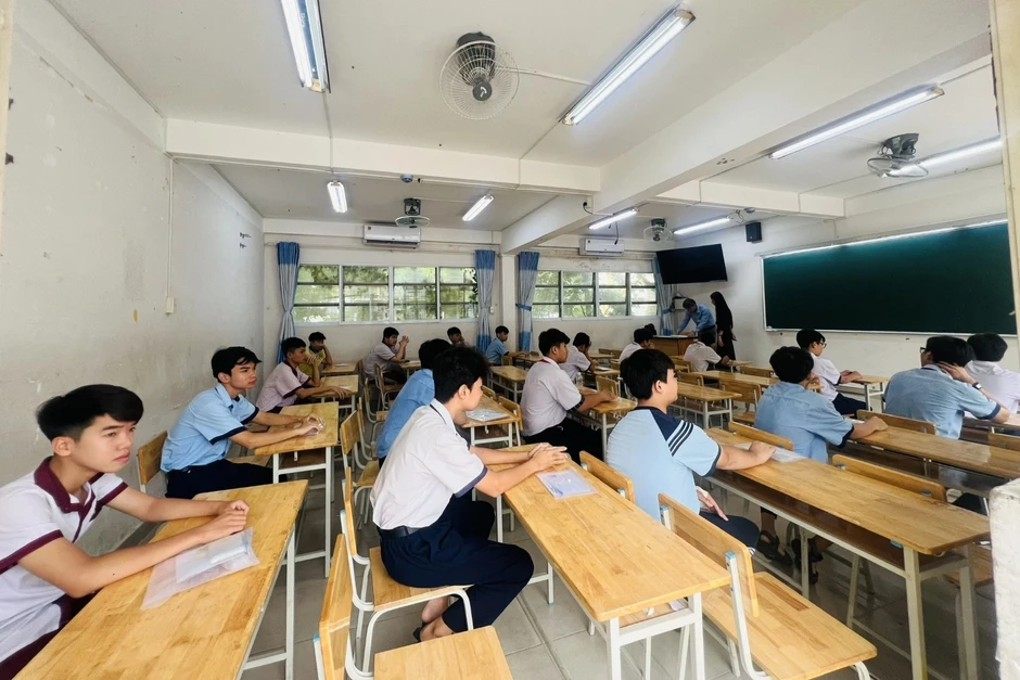 Thí sinh bất ngờ khi cả phòng thi chỉ có duy nhất một học sinh nữ