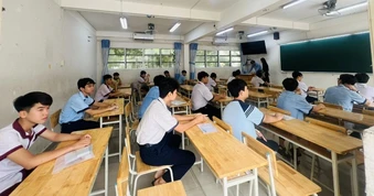 Thí sinh bất ngờ khi cả phòng thi chỉ có duy nhất một học sinh nữ