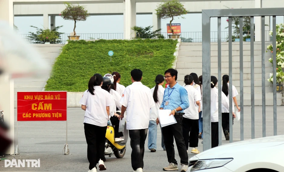 Thí sinh chuyên Tuyên Quang thi môn tự chọn kỳ thi lại tốt nghiệp THPT