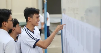 Thí sinh có từ 2 chứng chỉ ngoại ngữ được ưu tiên xét tuyển ĐH ra sao?