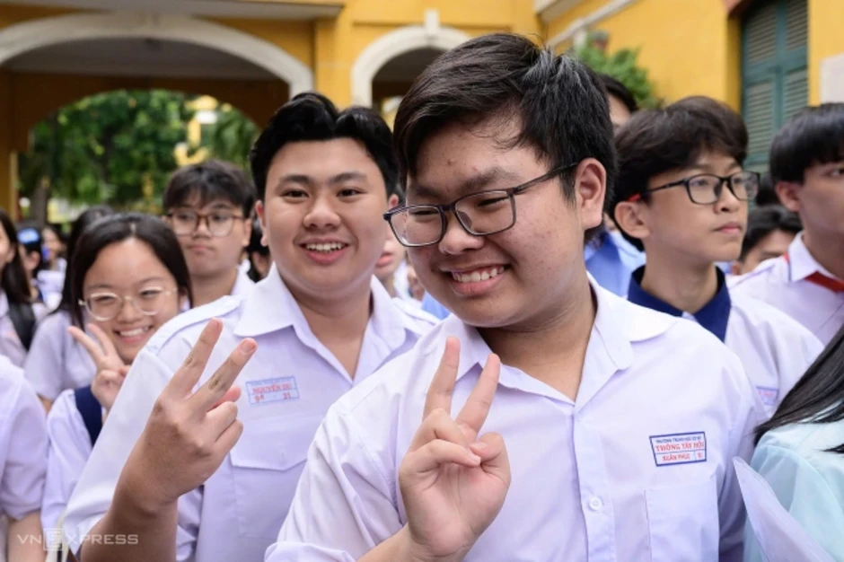 Thí sinh hớn hở vì đề Tiếng Anh vào lớp 10 TP HCM 'quá dễ'