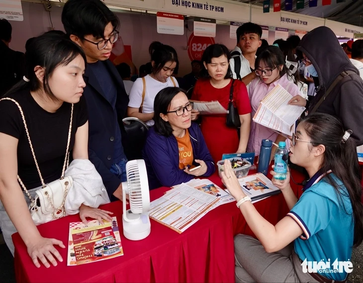 Thí sinh thế hệ cuối gen Z tìm gì tại Ngày hội tư vấn tuyển sinh? Thí sinh thế hệ cuối gen Z tìm gì tại Ngày hội tư vấn tuyển sinh?