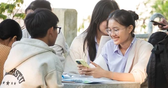 Thí sinh thi đánh giá năng lực đợt 2 đông kỷ lục, nên ôn luyện ra sao?