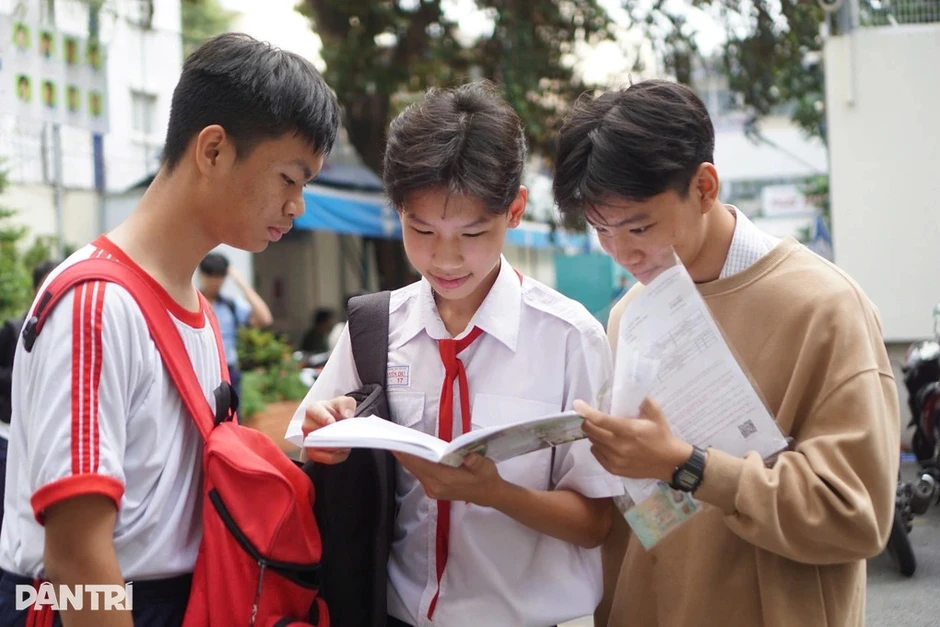 Thí sinh thi vào Phổ thông Năng khiếu tăng vọt, tỷ lệ chọi lên 1/8 Thí sinh thi vào Phổ thông Năng khiếu tăng vọt, tỷ lệ chọi lên 1/8