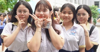 Thí sinh TPHCM bước vào môn thi lớp 10 cuối cùng: Hồi hộp với đề toán