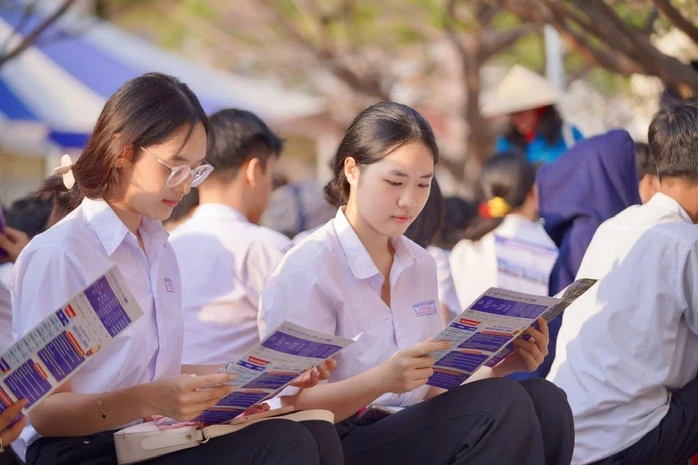 Thi tốt nghiệp THPT 2026: Lịch sử, địa lý được chọn nhiều nhất Thi tốt nghiệp THPT 2026: Lịch sử, địa lý được chọn nhiều nhất