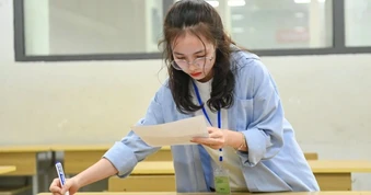 Thi tốt nghiệp THPT: Nhìn bài bị trừ 25% điểm, mang điện thoại bị đình chỉ