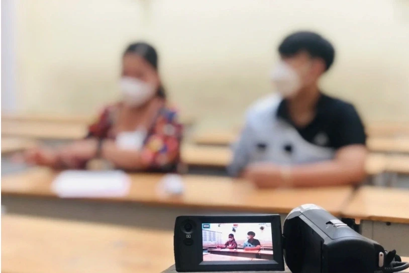 TPHCM: 8 thí sinh đặc biệt được thi ở phòng riêng, có người viết hộ bài