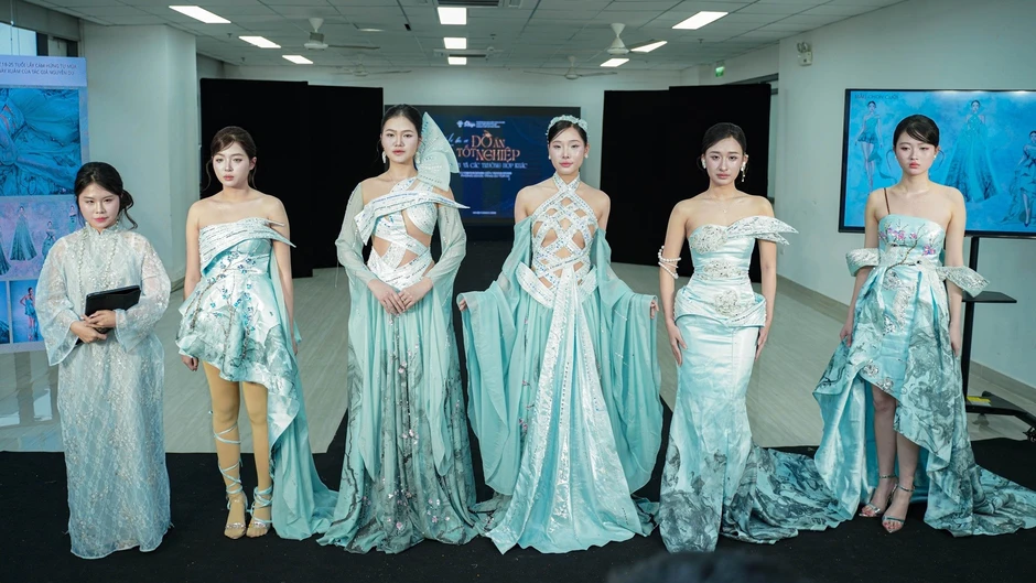 Trầm trồ màn trình diễn đồ án tốt nghiệp 'cực chất' của sinh viên ĐH Kiến trúc Trầm trồ màn trình diễn đồ án tốt nghiệp 'cực chất' của sinh viên ĐH Kiến trúc