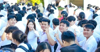 Trung tâm GDTX bất ngờ "bùng nổ": Hơn 900 hồ sơ chỉ sau 1 ngày