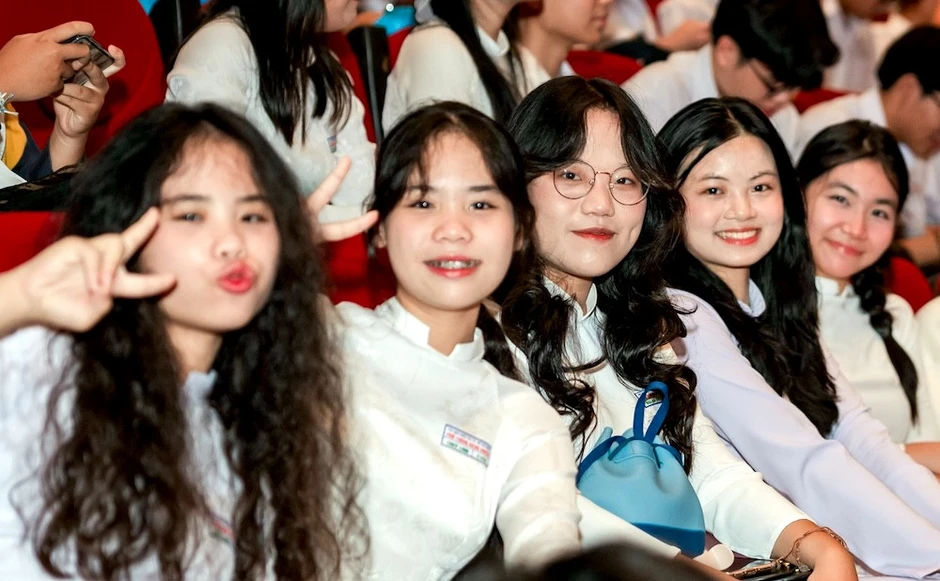 Trường chuyên duy nhất ở TPHCM thi riêng lớp 10 công bố chỉ tiêu, lịch thi