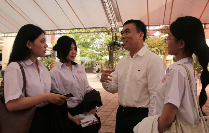 Trường ĐH Khoa học Xã hội và Nhân văn TPHCM tuyển sinh ĐH năm 2026 bằng xét tổng hợp Trường ĐH Khoa học Xã hội và Nhân văn TPHCM tuyển sinh ĐH năm 2026 bằng xét tổng hợp