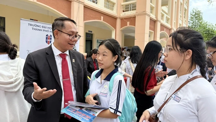 Trường ĐH Ngân hàng TPHCM tăng chỉ tiêu tuyển sinh ĐH năm 2026 Trường ĐH Ngân hàng TPHCM tăng chỉ tiêu tuyển sinh ĐH năm 2026
