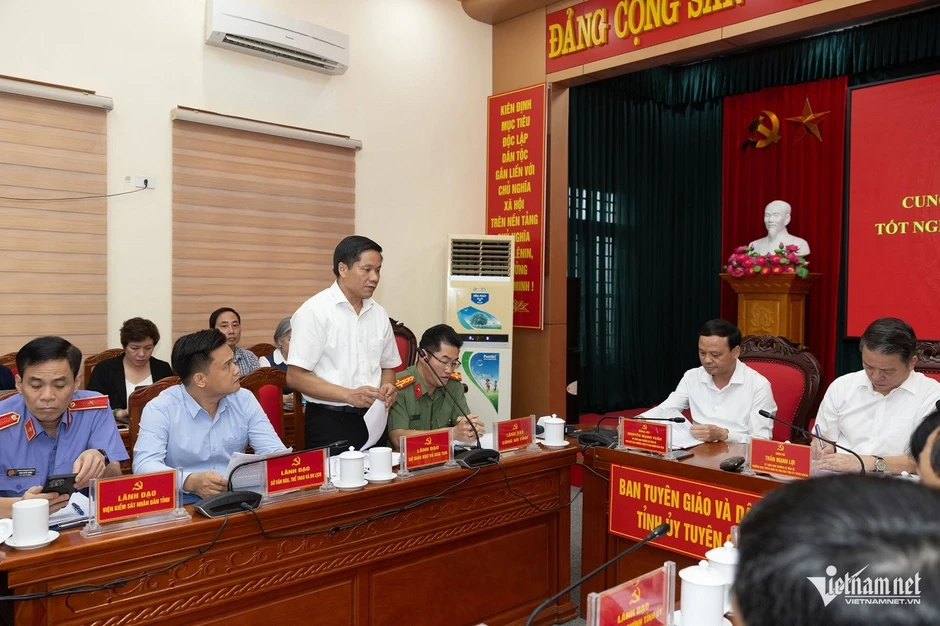 Trưởng điểm thi trường chuyên Tuyên Quang chỉ đạo giám thị tạo điều kiện cho thí sinh Trưởng điểm thi trường chuyên Tuyên Quang chỉ đạo giám thị tạo điều kiện cho thí sinh